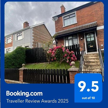 Mairead - Cosy Property In Gaeltacht Quarter 벨파스트 외부 사진