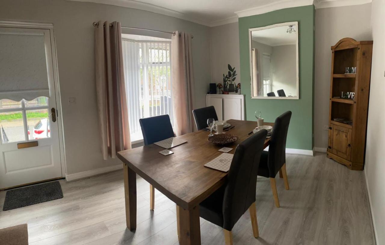 Mairead - Cosy Property In Gaeltacht Quarter 벨파스트 외부 사진