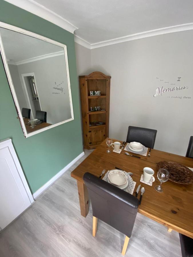 Mairead - Cosy Property In Gaeltacht Quarter 벨파스트 외부 사진