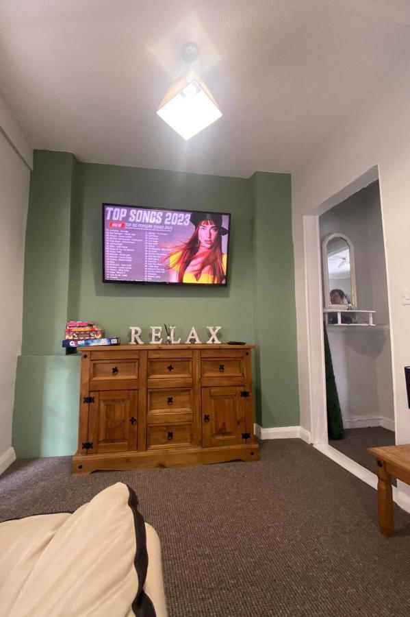 Mairead - Cosy Property In Gaeltacht Quarter 벨파스트 외부 사진