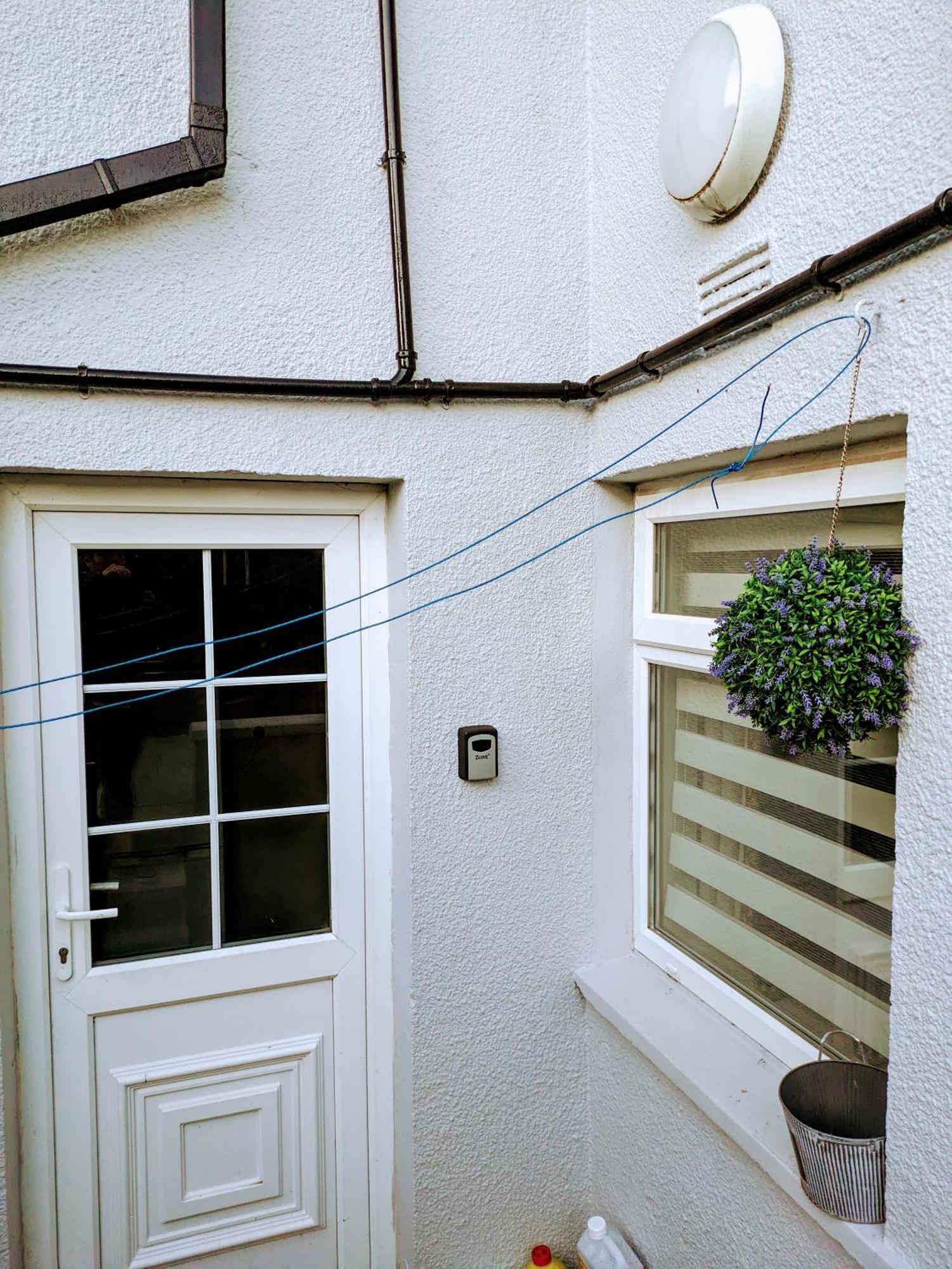 Mairead - Cosy Property In Gaeltacht Quarter 벨파스트 외부 사진